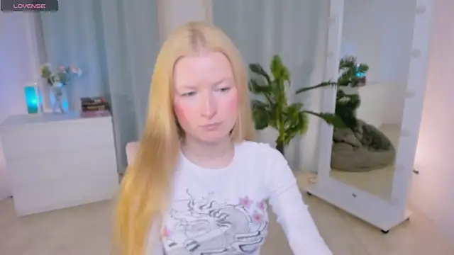 Laly Peach online show from 30, 5, 2026