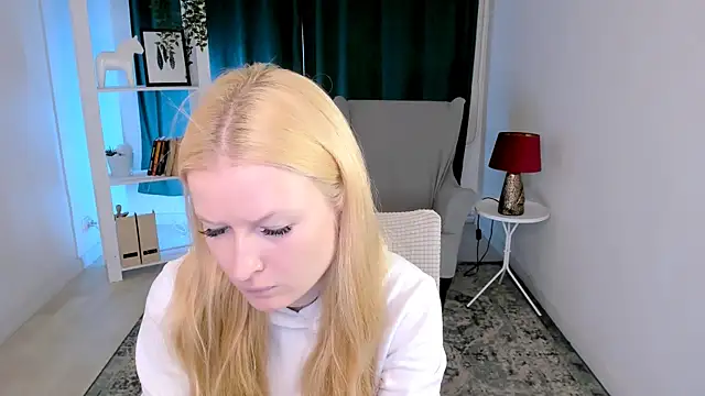 Snapshot of Laly_Peach chatting on 3, 7, 2026 Laly Peach online show from 3, 7, 2026