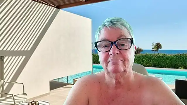 GrannyChrissy68 online show from 13, 6, 2026