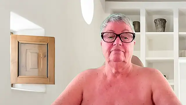 GrannyChrissy68 online show from 16, 6, 2026