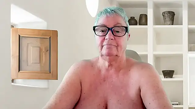 GrannyChrissy68 online show from 18, 6, 2026