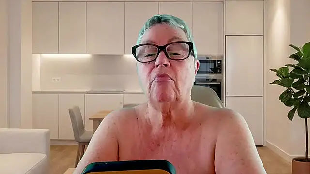 GrannyChrissy68 online show from 19, 6, 2026
