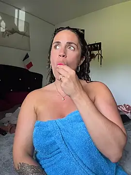 Clara-xoxo online show from 21, 6, 2026