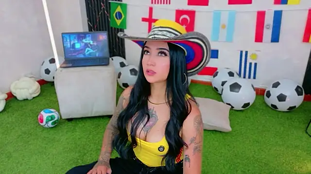 EmmyEvans1 online show from 17, 6, 2026