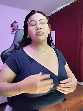 esmeralda milf online show from 20, 6, 2026