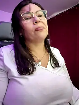 esmeralda milf online show from 22, 6, 2026