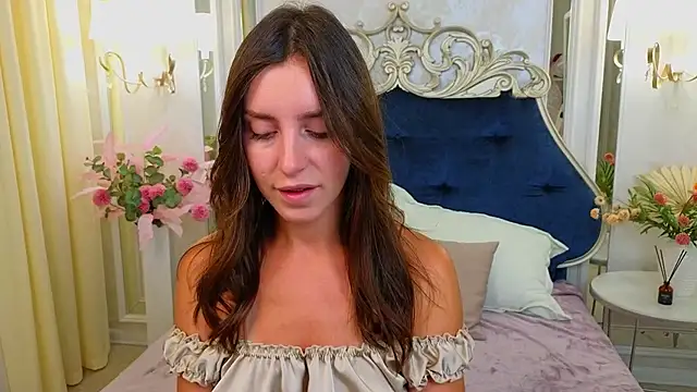 Ariana Petite online show from 15, 6, 2026