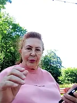 Hottie-Mom online show from 18, 6, 2026