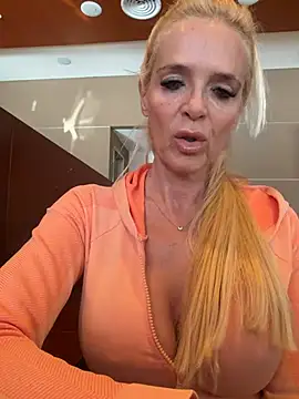 Snapshot of Reyna63 chatting on 19, 6, 2026 Reyna63 online show from 19, 6, 2026
