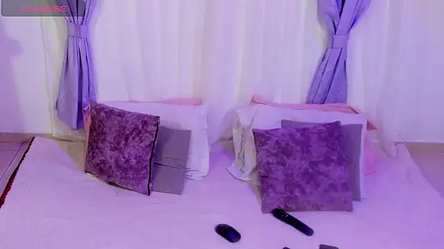 MiaYMolly online show from 11, 6, 2026