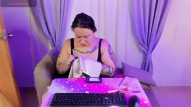 MiaYMolly online show from 14, 6, 2026