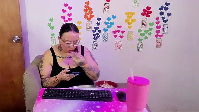 MiaYMolly online show from 24, 6, 2026