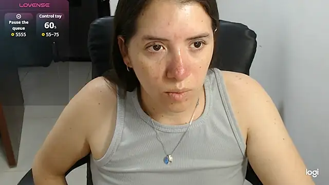 Snapshot of spicey_latina chatting on 23, 6, 2026 spicey latina online show from 23, 6, 2026