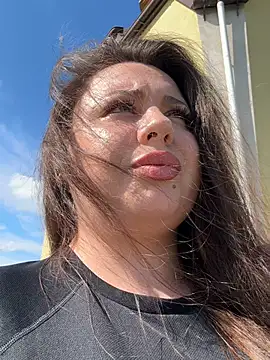 Sara Slow online show from 8, 6, 2026