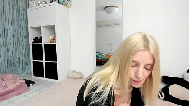 Snapshot of KenzieDawton chatting on 20, 5, 2026 KenzieDawton online show from 20, 5, 2026