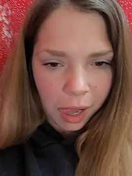 Snapshot of Zuli_Kiska chatting on 10, 5, 2026 Zuli Kiska online show from 10, 5, 2026