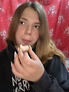 Snapshot of Zuli_Kiska chatting on 4, 6, 2026 Zuli Kiska online show from 4, 6, 2026