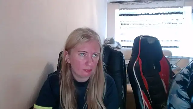 Snapshot of PeterAndJen chatting on 4, 6, 2026 PeterAndJen online show from 4, 6, 2026