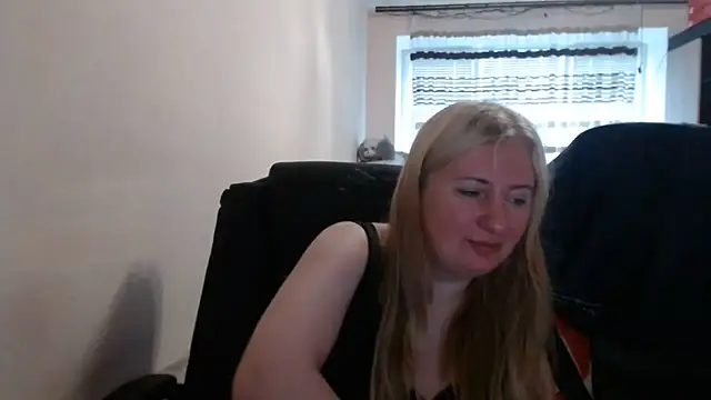 Snapshot of PeterAndJen chatting on 7, 6, 2026 PeterAndJen online show from 7, 6, 2026