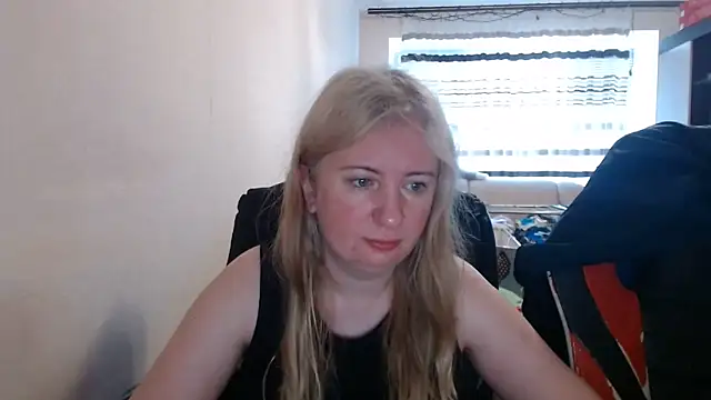 Snapshot of PeterAndJen chatting on 12, 6, 2026 PeterAndJen online show from 12, 6, 2026