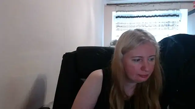 Snapshot of PeterAndJen chatting on 13, 6, 2026 PeterAndJen online show from 13, 6, 2026