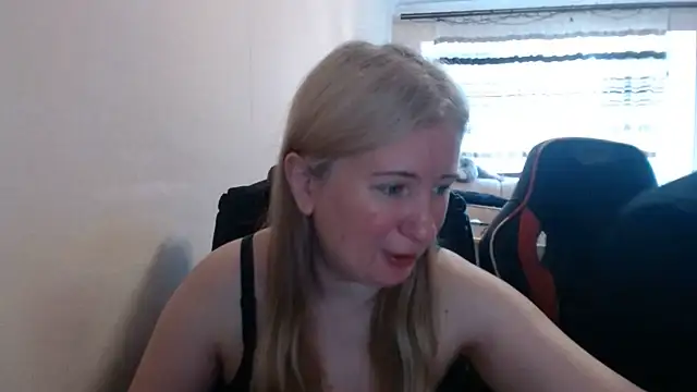Snapshot of PeterAndJen chatting on 16, 6, 2026 PeterAndJen online show from 16, 6, 2026