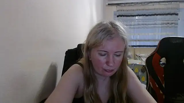 Snapshot of PeterAndJen chatting on 17, 6, 2026 PeterAndJen online show from 17, 6, 2026