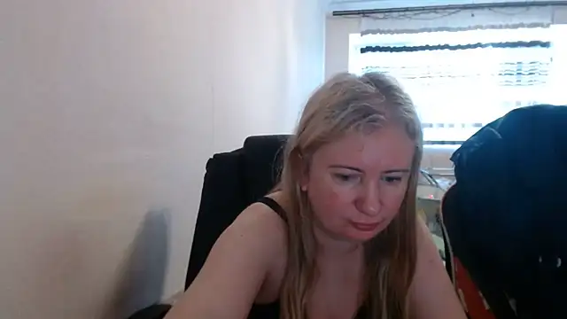Snapshot of PeterAndJen chatting on 18, 6, 2026 PeterAndJen online show from 18, 6, 2026