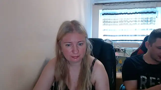 Snapshot of PeterAndJen chatting on 19, 6, 2026 PeterAndJen online show from 19, 6, 2026