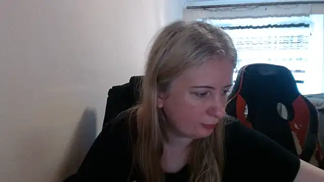 Snapshot of PeterAndJen chatting on 21, 6, 2026 PeterAndJen online show from 21, 6, 2026