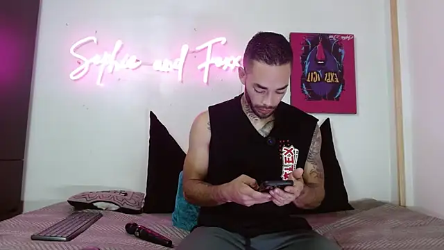 SophieFoxx17 online show from 12, 6, 2026