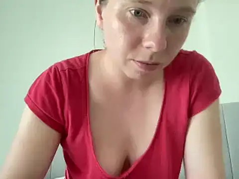 SweetLucy96 online show from 14, 6, 2026
