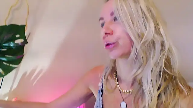 OLIVIA CANDY online show from 1, 6, 2026