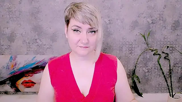 Snapshot of Djullia chatting on 19, 6, 2026 Djullia online show from 19, 6, 2026