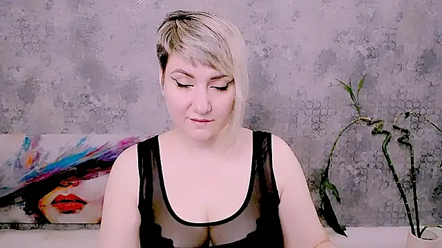 Snapshot of Djullia chatting on 20, 6, 2026 Djullia online show from 20, 6, 2026