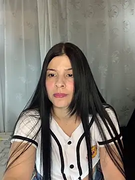 Estefani 32 online show from 9, 5, 2026