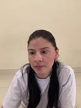 Estefani 32 online show from 17, 6, 2026