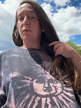 Mini And The Bear online show from 22, 6, 2026