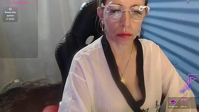 Chayla Ruiz online show from 11, 6, 2026
