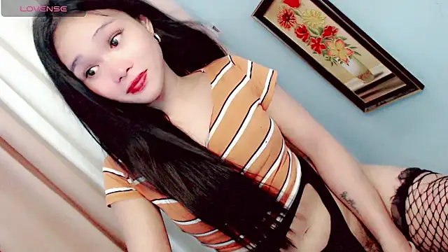 amomentoflust69 online show from 10, 6, 2026