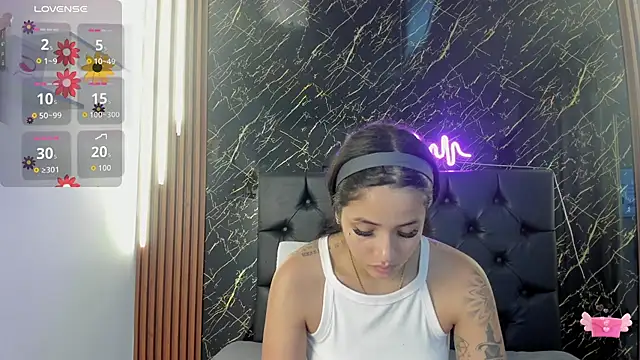 Snapshot of Tamara-evans chatting on 8, 11, 2025 Tamara-evans online show from 8, 11, 2025