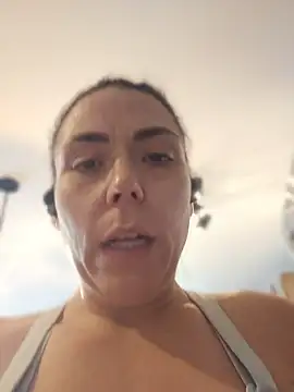 Ellie-L-Elizabeth online show from 9, 6, 2026