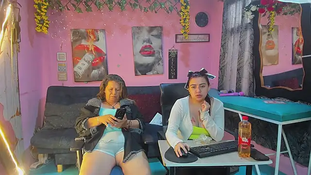lesbiancuple online show from 15, 6, 2026