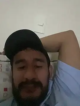 Snapshot of Cloudy_pigDude chatting on 18, 5, 2026 Cloudy pigDude online show from 18, 5, 2026