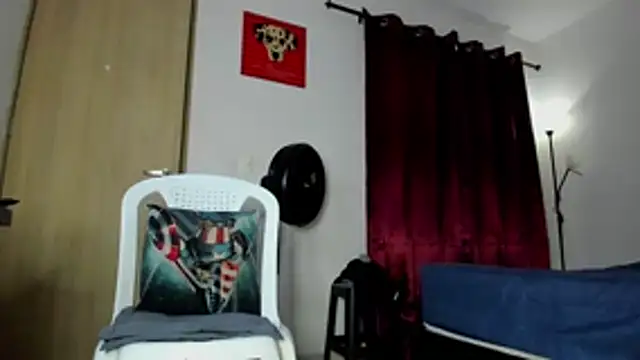 Snapshot of Cloudy_pigDude chatting on 12, 6, 2026 Cloudy pigDude online show from 12, 6, 2026