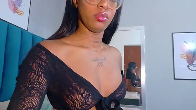MiaMidnnightt online show from 17, 6, 2026