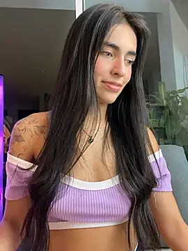 Snapshot of DaphneUwu chatting on 8, 7, 2026 DaphneUwu online show from 8, 7, 2026