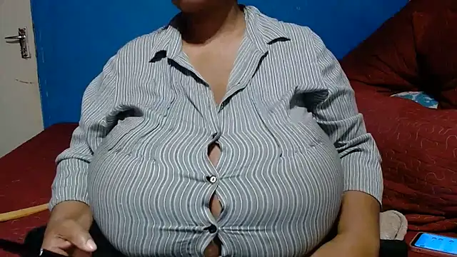 CUTEFIRMMELONSS online show from 7, 6, 2026