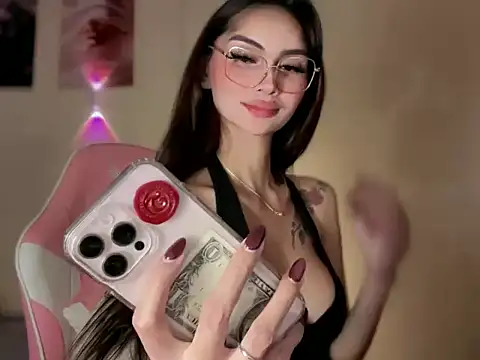 ehotlovea  online show from 25, 6, 2026