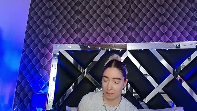 victoriaa lee  online show from 19, 6, 2026